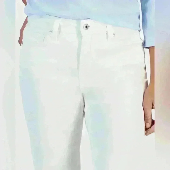 NWT🤍👖 Curvy Cuffed Capri Jeans - Picture 4 of 7